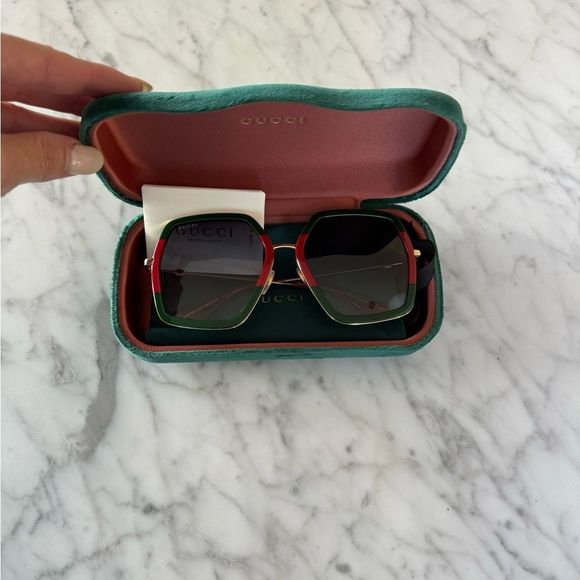Gucci Wide Frame Sunglasses with box and dust bag MINT condition no scratches - Picture 10 of 11